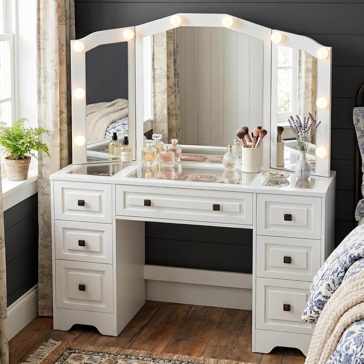 조명이 있는 화장대, 3단 거울, 5개 서랍, 콘센트  - Dressing Table Vanity With Lighted Mirror 리뷰 및 가격